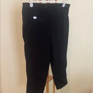 Black Capri pants